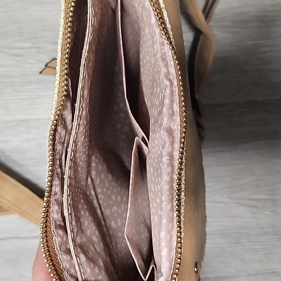 VRNYC x Target Crossbody Bag Tan - Picture 5 of 12